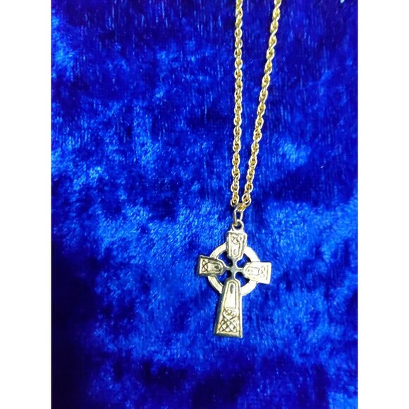 Vintage Celtic Cross Goldtone over Sterling Silver Pendant on 18" goldtone rope - Picture 7 of 12
